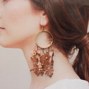 Lace floral fringe statement earrings DUO DES FLEURS Dainty pink long dangle earrings boho cascading flower hoop earrings chunky light image 4