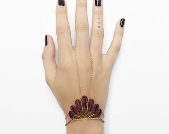 Pulsera de encaje - HIKULI - Pulsera de loto para espíritus bohemios. Joyería de mano, pulsera tipo esclava, joyería india, estilo bohemio gitano con hamsa de ganchillo.