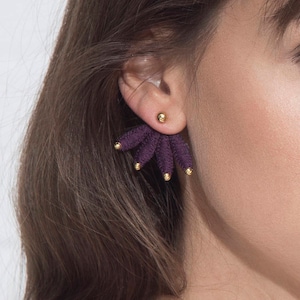 Örhängen fram och bak med spets, örhängen med stift i tyg - LUNAR ECLIPSE - Vinröda spetsörhängen, solfjädersblommor, örhängen med spik, örhängen i tyg fram och bak