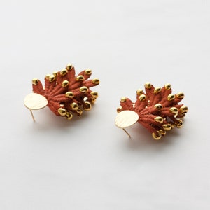 Kolczyki koronkowe - CORALLIA EARRINGS - efektowne kolczyki terakota koral delikatna zrównoważona biżuteria złoto szydełkowanie świąteczne eleganckie nietypowy prezent