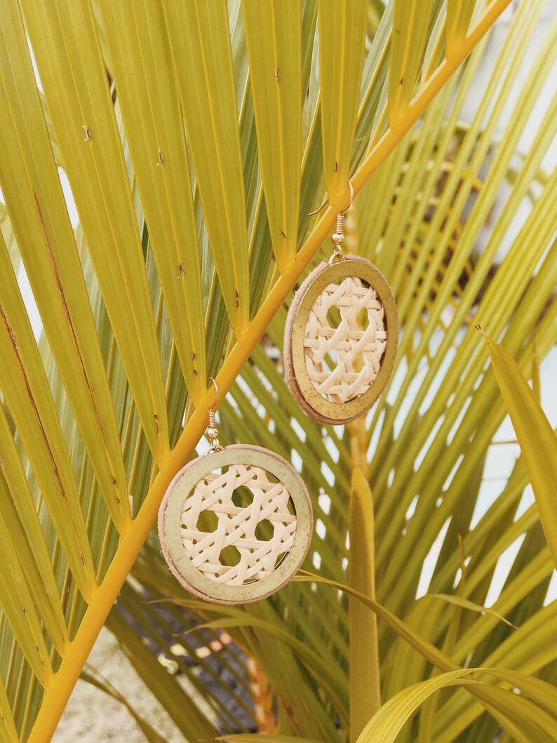 Rattan circle earrings ROTAN MEDALLION Geometric statement wicker & raw brass earrings vintage bamboo boho disk contemporary earrings image 8