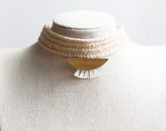 Chunky choker - SARABI - Thick beige jute ribbon with half moon pendant & white lace. Contemporary tribal macramé boheme African necklace