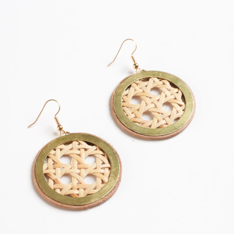 Rattan circle earrings ROTAN MEDALLION Geometric statement wicker & raw brass earrings vintage bamboo boho disk contemporary earrings image 4