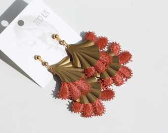 Statement earrings -LUA PELE- Vintage lace & brass bold earring sustainable jewellery repurposed golden wavy rippled unusual unique flamenco