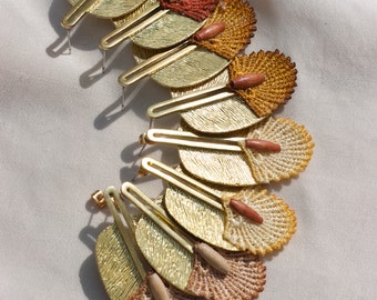 Boucles d'oreilles en dentelle -LAU PAMA- Dentelle teinte à la main. Feuilles de palmier botaniques boucles d'oreilles dorées tropicales