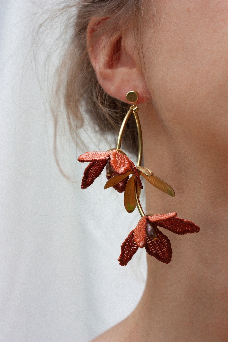 Asymmetrical lace earrings TIARÉ EARRINGS Dainty statement earring Long dangling floral flower botanical mismatched gardenia chunky bridal image 2