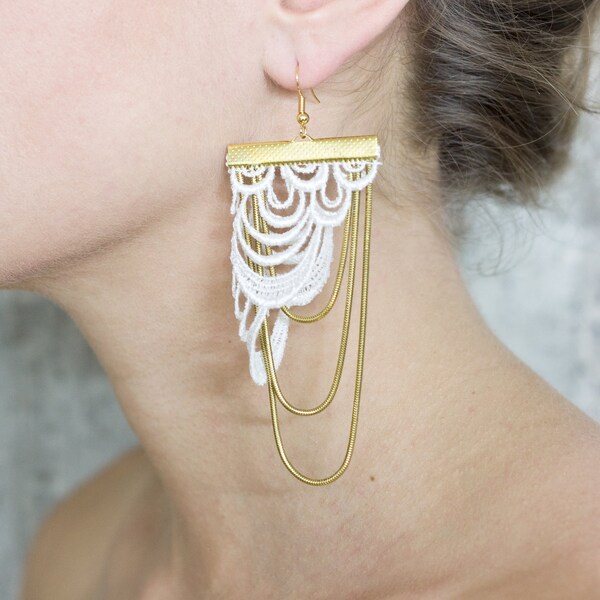 Lace earrings - Arches - Ivory with golden snake chain LAST PAIR