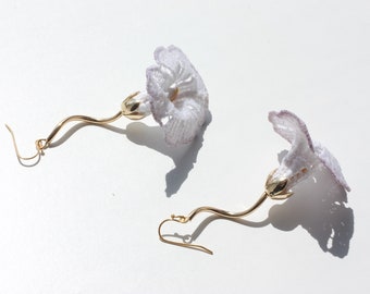 Boucles d'oreilles en dentelle florale -MORNING GLORY- Fleurs belle de jour, liseron ou gloire du matin pour les oreilles. Bijoux botanique