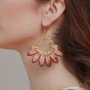 Pendientes de encaje rosa polvoriento, pendientes llamativos en rosa degradado -MOJAVE-, grandes, rústicos, bohemios, para boda, graduación, crochet, atrevidos, nupciales, con flores gruesas