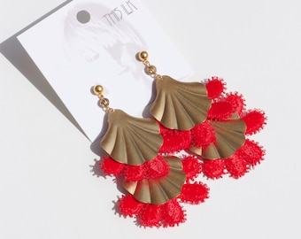 Statement earrings -LUA PELE- Vintage lace & brass bold earring sustainable jewellery repurposed golden wavy rippled unusual unique flamenco