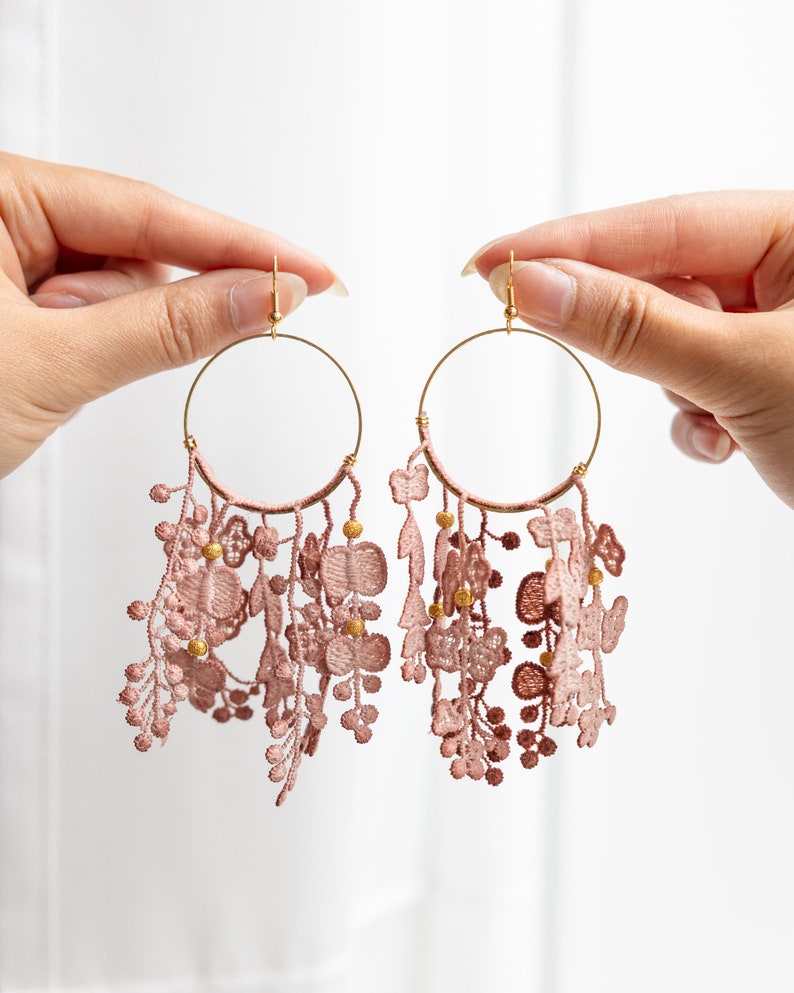 Lace floral fringe statement earrings DUO DES FLEURS Dainty pink long dangle earrings boho cascading flower hoop earrings chunky light image 1