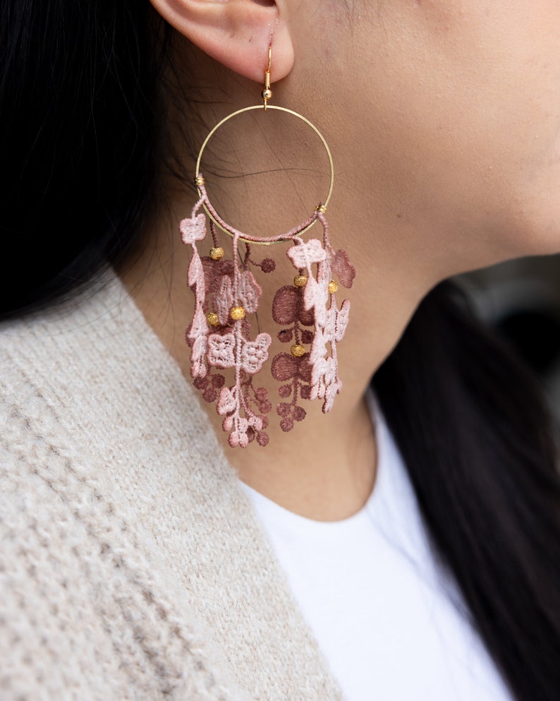 Lace floral fringe statement earrings DUO DES FLEURS Dainty pink long dangle earrings boho cascading flower hoop earrings chunky light image 7