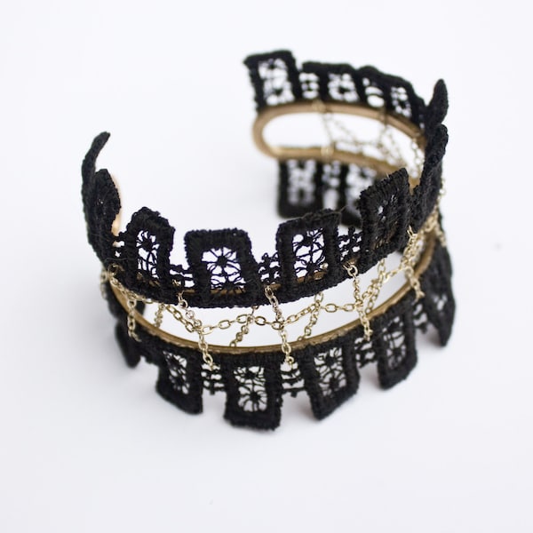 Lace bracelet - PICAROON - Black lace with gold cuff and tangled chains geometric and structural bracelet with a little gothic style