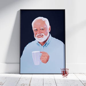 Könnte beinhalten: Ein digitales Gemälde eines Mannes mit weißem Bart, der eine weiße Tasse hält. Er trägt ein hellblaues Hemd und hat einen freundlichen Gesichtsausdruck. Der Hintergrund ist dunkelblau. Das Bild trägt den Titel "Lunarís Wall Art".