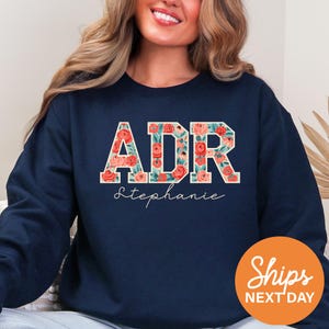 Custom Vet Tech Sweatshirt / Cute Vet Crewneck Gift / Animal Doctor Hoodie / Veterinarian School Sweater / Vet Assistant Pullover
