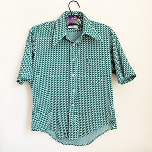 1970s Men&#39;s Collared Polyester Short Sleeve Shirt Size M/ International Collection by McGregor/ Cool Mod Vintage Textile Design