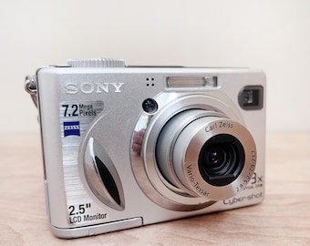 Sony Cybershot Digital Point & Shoot Camera Carl Zeiss Vario-Tessaw 3x Optical Zoom Lens/ Model DSC-W7 7.2 Mega Pixel