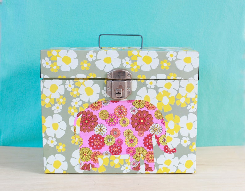 Mod Metal Portable Filing Box With Daisies And A Pink Etsy