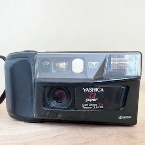 Yashica T3 Super 35mm Film Camera W Carl Zeiss T* Tessar - Main Image
