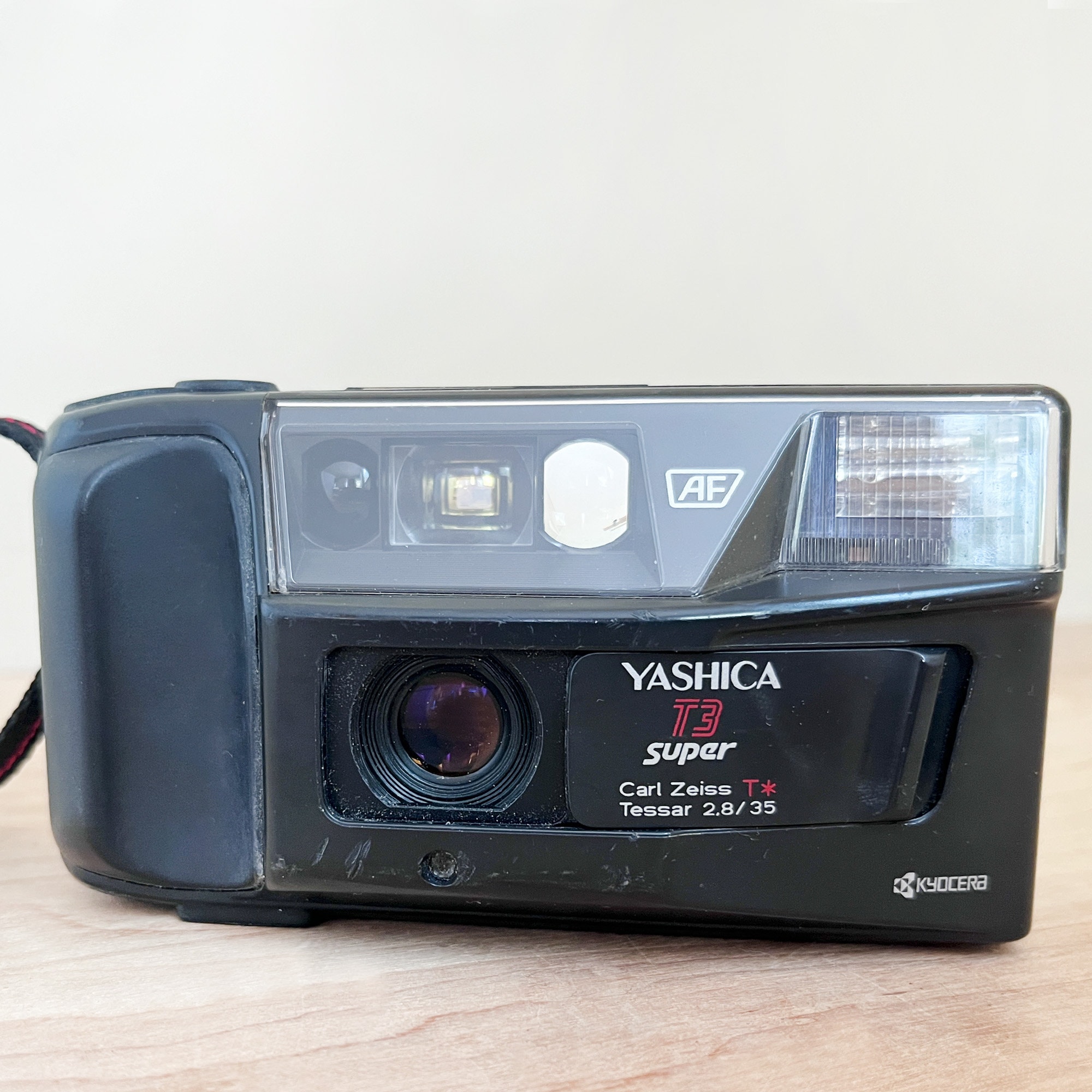 Yashica T3 Super 35mm Film Camera W Carl Zeiss T* Tessar