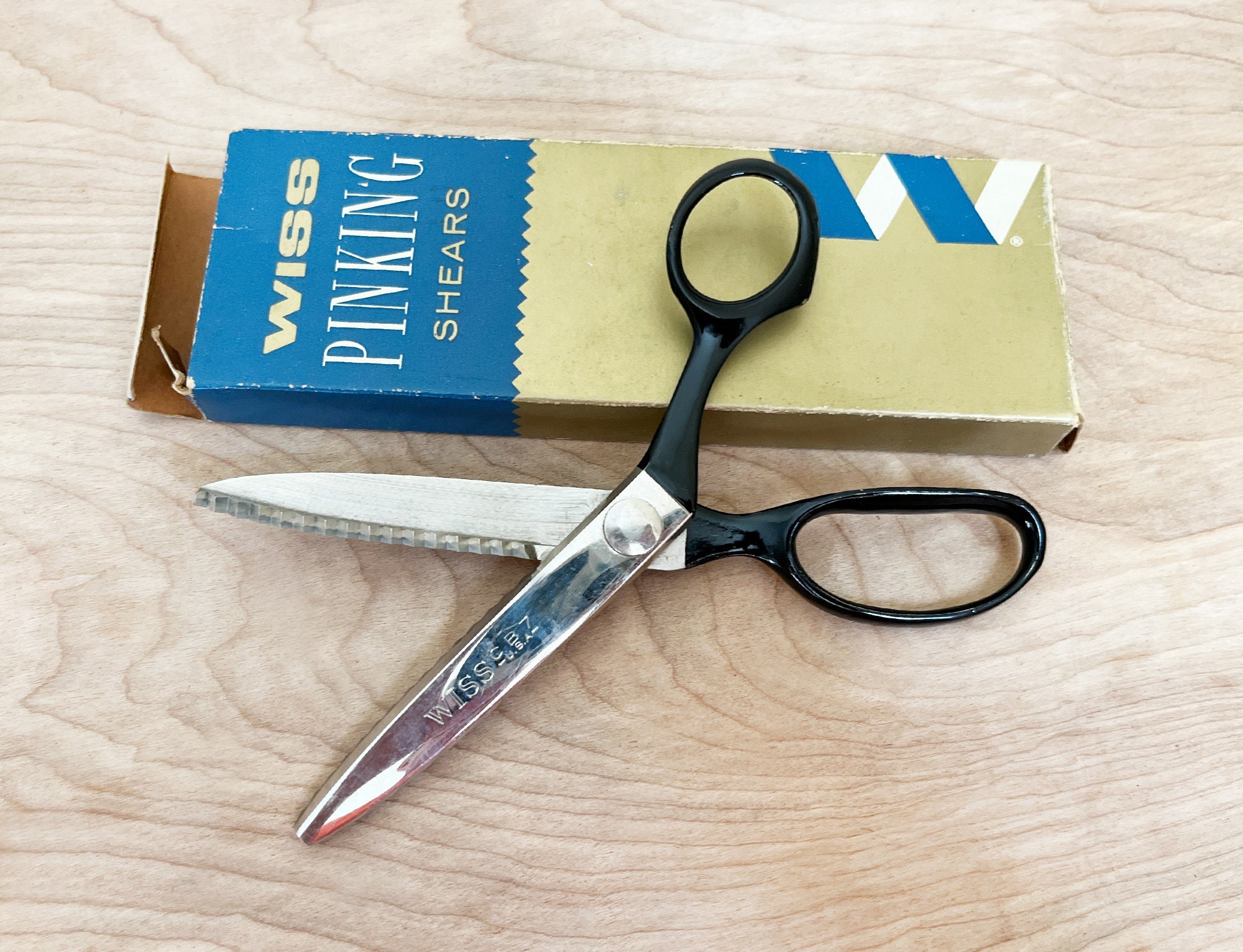 Best Pinking Shears for Designers and Artists –