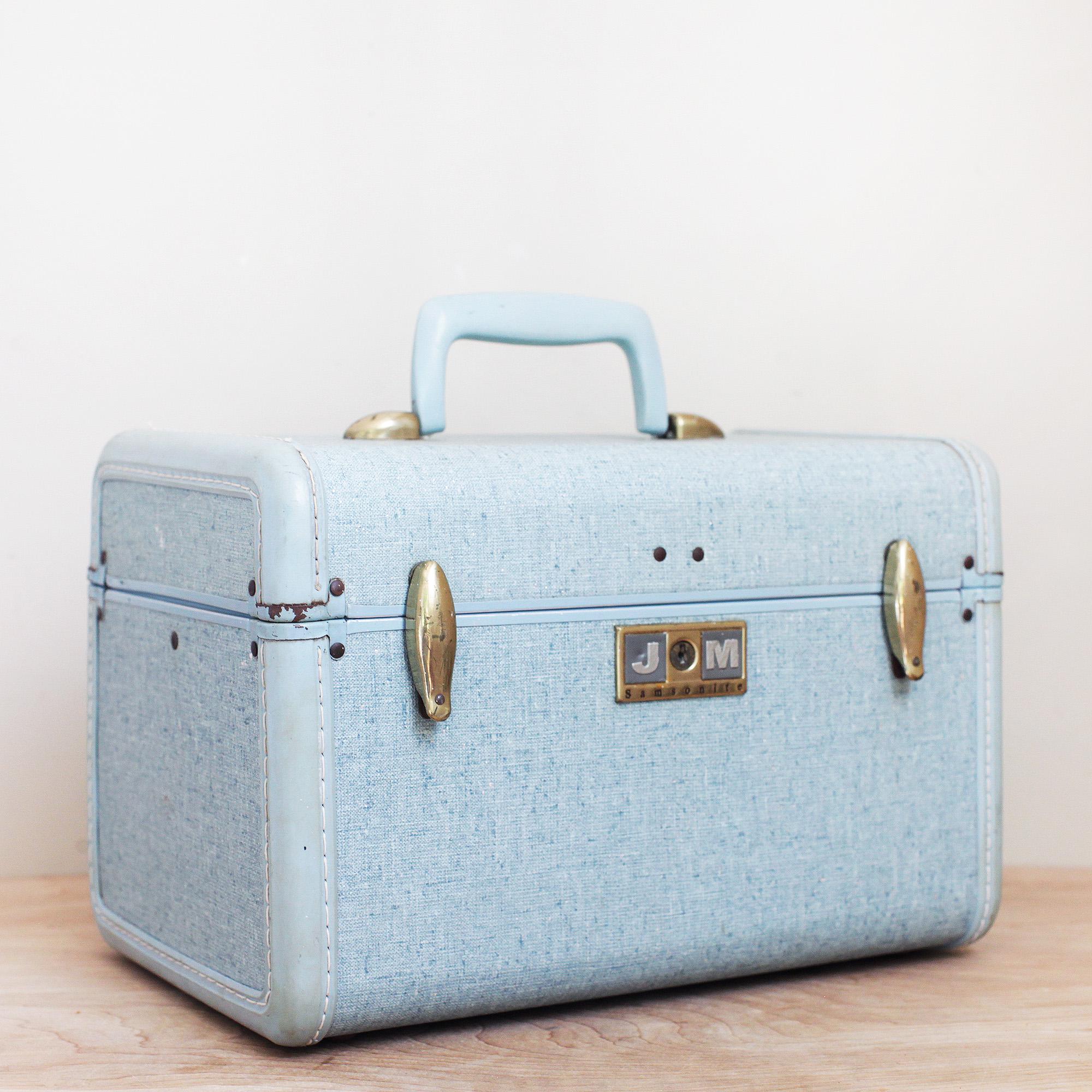 Samsonite Baby Blue Grasscloth Train Case/ Nice 1960s Luggage