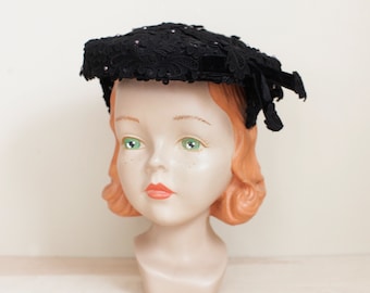 Elsa Schiaparelli Fur Trimmed Hat/red Mink & Black Cloth  display picture 3