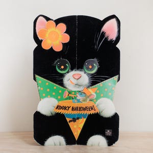 Grande carte d'Halloween floquée en trois volets Norcross Black Kitten/ HTF 13" Cutie avec Kooky, Spooky & Happy Halloween/ Kitty Kitty Cat Kitty des années 70