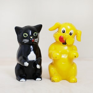 Cat and Dog Salt & Pepper Shakers by Fiedler and Fiedler Mold and Die Works Co. Dayton, Ohio/ Cute Vintage Plastic Collectable Set