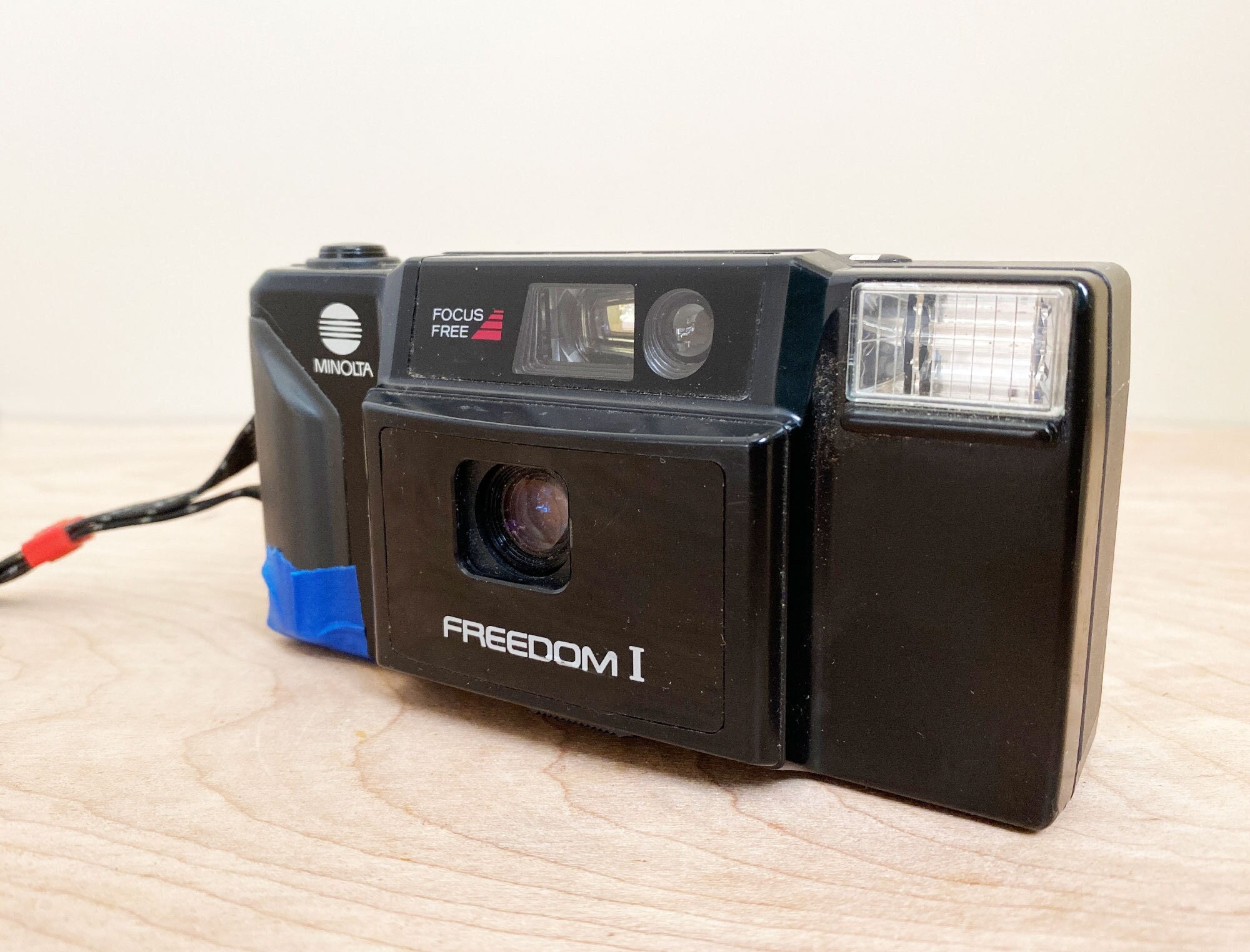 Minolta Freedom I Focus Free 35mm Film Camera/ Very Nice