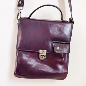 Unique sac de voyage à bandoulière en cuir canadien/beau sac à main multicouche pliable de style années 70/beau cuir véritable rouge foncé