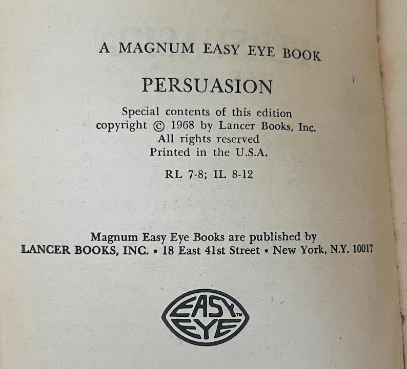 Op de afbeelding: Close-up van een vintage boekpagina met de titel "PERSUASION" in vette letters. De tekst bevat copyrightinformatie uit 1968 van Lancer Books, Inc. en het "EASY EYE"-logo. Het boek is gedrukt in de VS.
