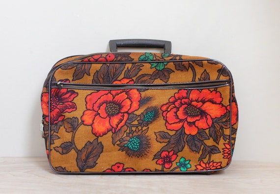 Flower Power Groovy Travel Bag, Weekender, Hipster Mod Daisy, Brown,  Orange, Green, Hippie, 70's Style, Waterproof Travel Bag - 7599343468699