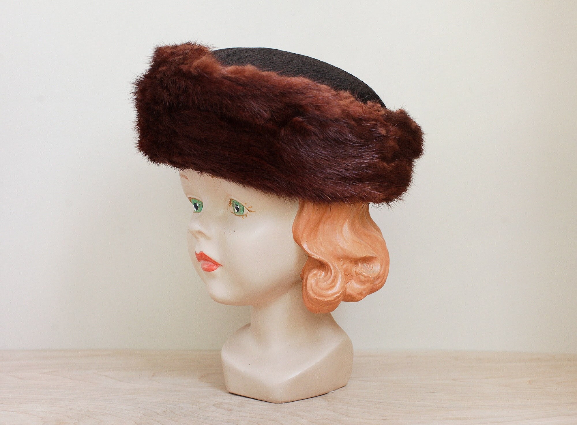 Elsa Schiaparelli Fur Trimmed Hat/red Mink & Black Cloth  display picture 2