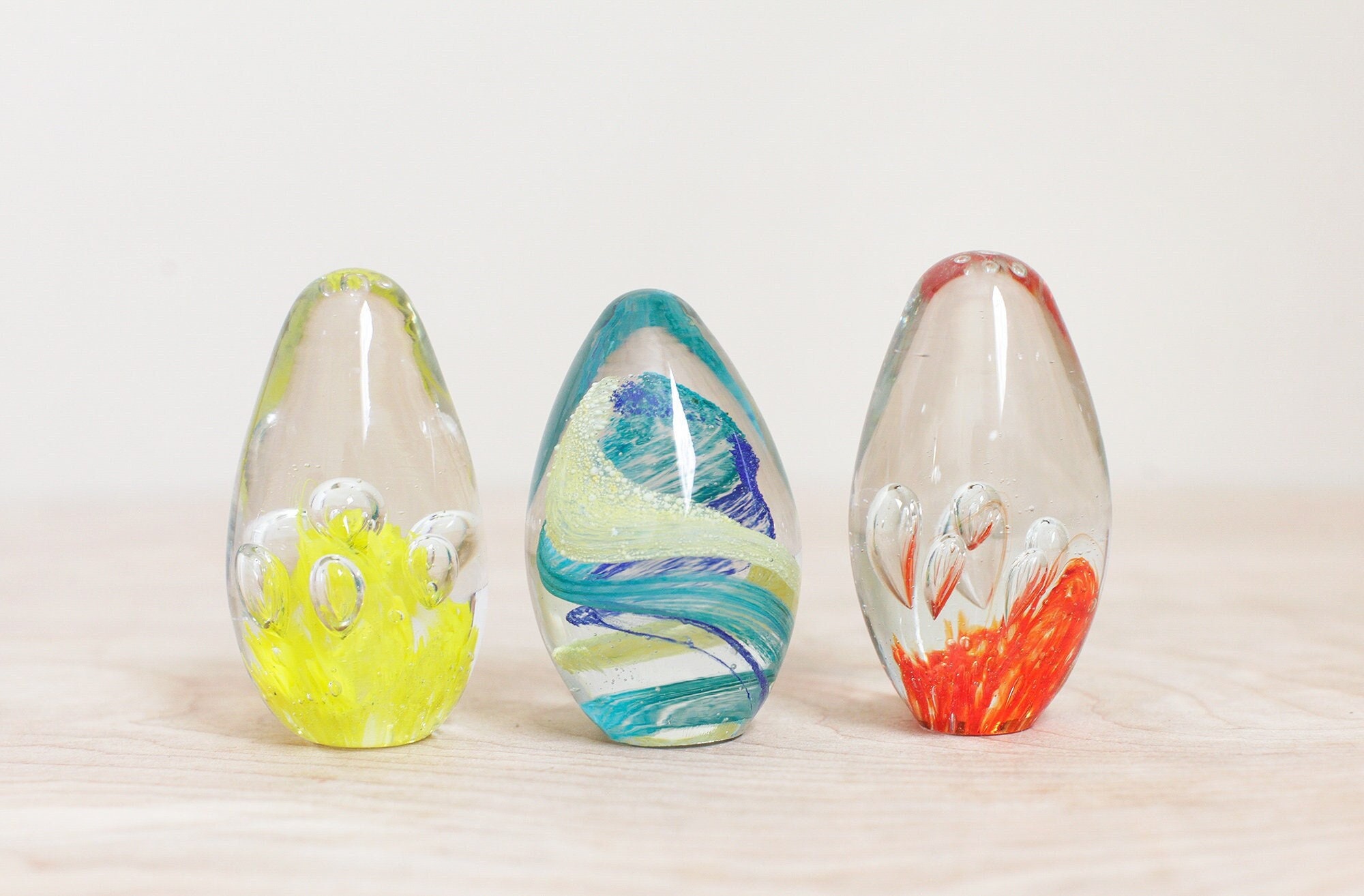 置物 Murano Glass Italy Egg Paperweight Set of 3 Murano Glass Eggs/ 2 Controlled Bubble & 1 Spiral