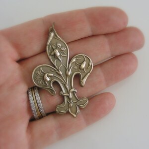 Fleur De Lis Pendant Vintage Brass Large Pendant for Necklace Stamping 2 pcs image 2