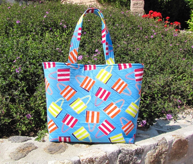 beach bag with lots of pockets
