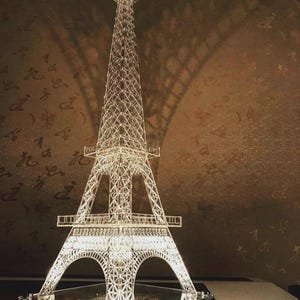Modèle Tour Eiffel découpé au laser en 5 tailles, Tour Eiffel acrylique, gravure, dans un fichier CDR