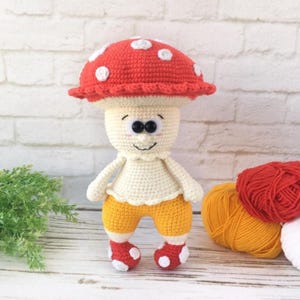 Mushroom guy - critter stitch crochet pattern / amigurumi
