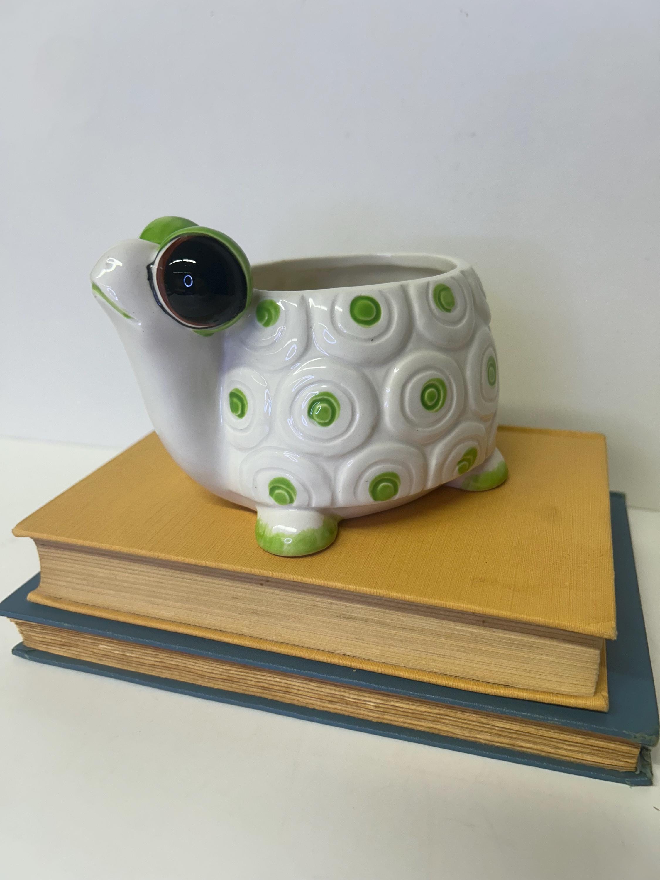 Maceta vintage Relpo con forma de tortuga: maceta de cerámica blanca y verde con forma de animal para suculentas o decoración.