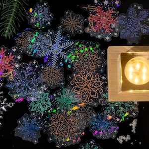 20 pegatinas holográficas de copos de nieve: calcomanías transparentes mágicas con temática invernal para álbumes de recortes, diarios, decoración de papelería y manualidades navideñas.