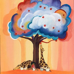 Puede incluir: Una pintura colorida de un &aacute;rbol con manzanas rojas, una ni&ntilde;a sentada debajo del &aacute;rbol y dos jirafas que alcanzan manzanas. Las jirafas son marrones y amarillas con manchas negras. La ni&ntilde;a lleva un vestido rosa y tiene el pelo casta&ntilde;o. El fondo es de color naranja claro.