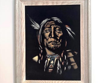 Pintura al óleo vintage de un jefe nativo americano sobre terciopelo negro, enmarcada en el suroeste.