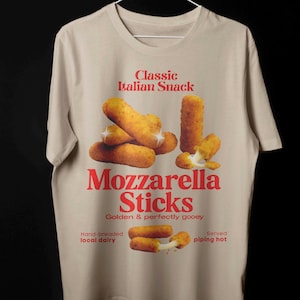 Camiseta de palitos de mozzarella, clásica camiseta italiana de aperitivos, camiseta dorada con palitos de queso, regalo gourmet, ropa reconfortante, divertida camiseta de aperitivos