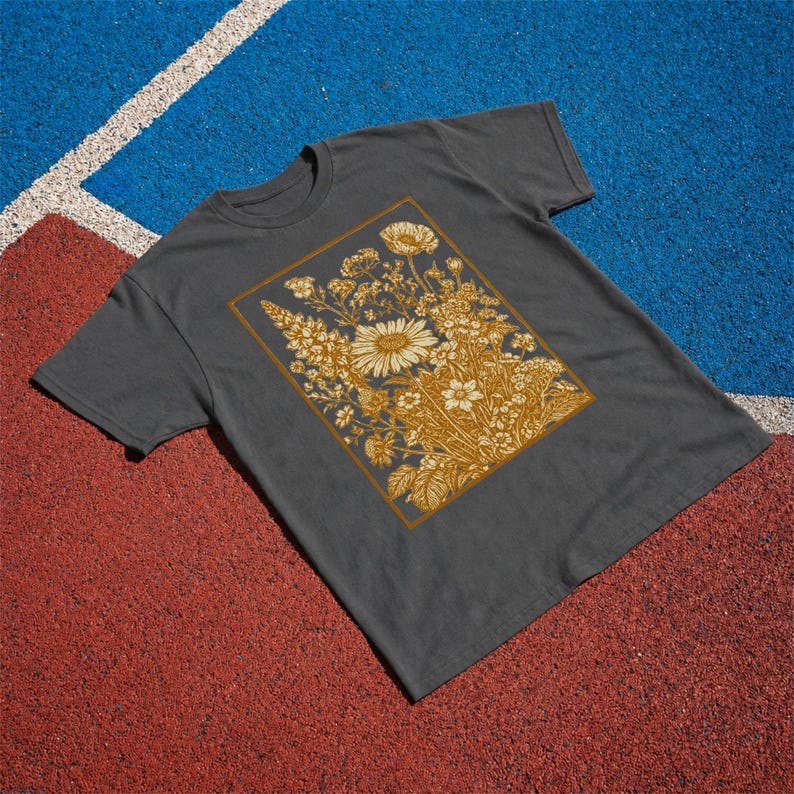 Vintage Wildflower Tee, Golden Botanical Meadow Illustration Comfort Colors Shirt bild 5
