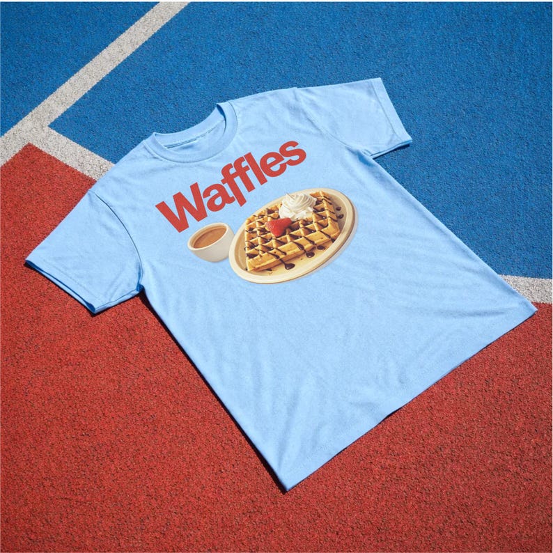 ワッフルTシャツ：レトロなダイナーブランチデザートグラフィックTシャツ、朝食フードシャツ、ワッフル好きへのギフト Light Blue