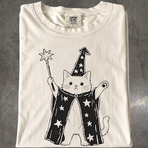 Wizard Cat T-Shirt: Minimalist Magic Kitten Graphic Tee, Halloween Pet Shirt