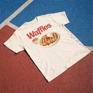ワッフルTシャツ：レトロなダイナーブランチデザートグラフィックTシャツ、朝食フードシャツ、ワッフル好きへのギフト Natural