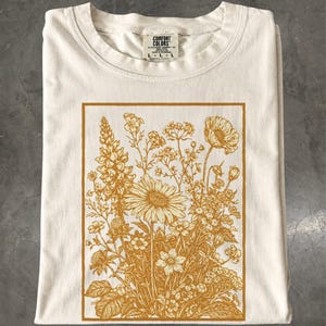 Vintage Wildflower Tee, Golden Botanical Meadow Illustration Comfort Colors Shirt bild 1
