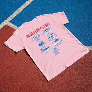 Blueberry Cat Shirt, Funny Cat Tee, Cute Foodie Cat Gift, Retro Dessert T-Shirt Blossom | Light Pink | Pink
